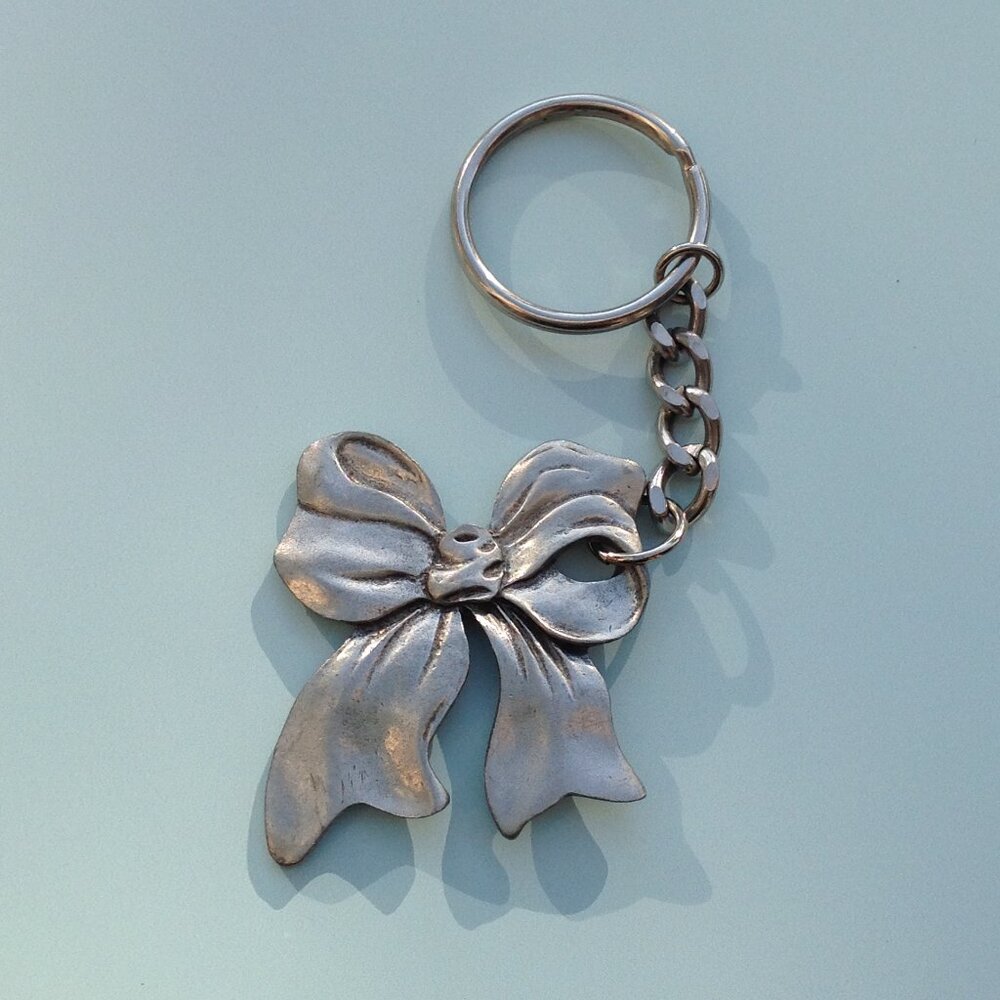 Seagull Pewter of Canada 1986 Animated Bow Key Chain Keychain Charm Fob